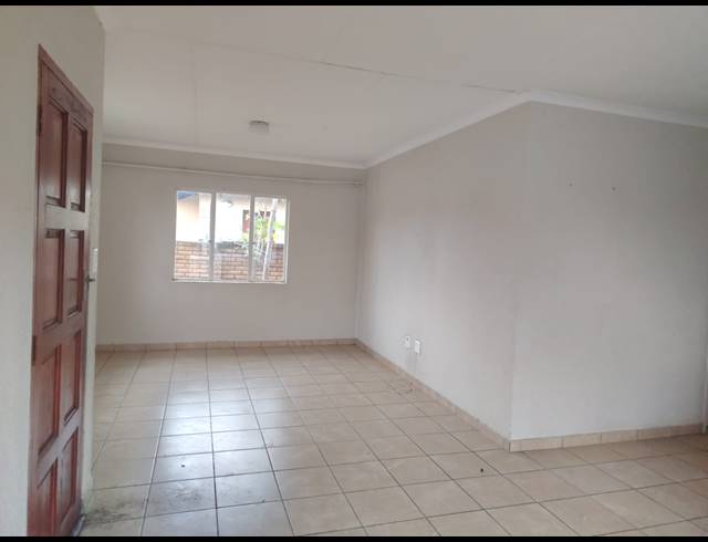 3 BEDROOM TOWNHOUSE FOR SALE IN WATERKLOOF HILL ESTATE